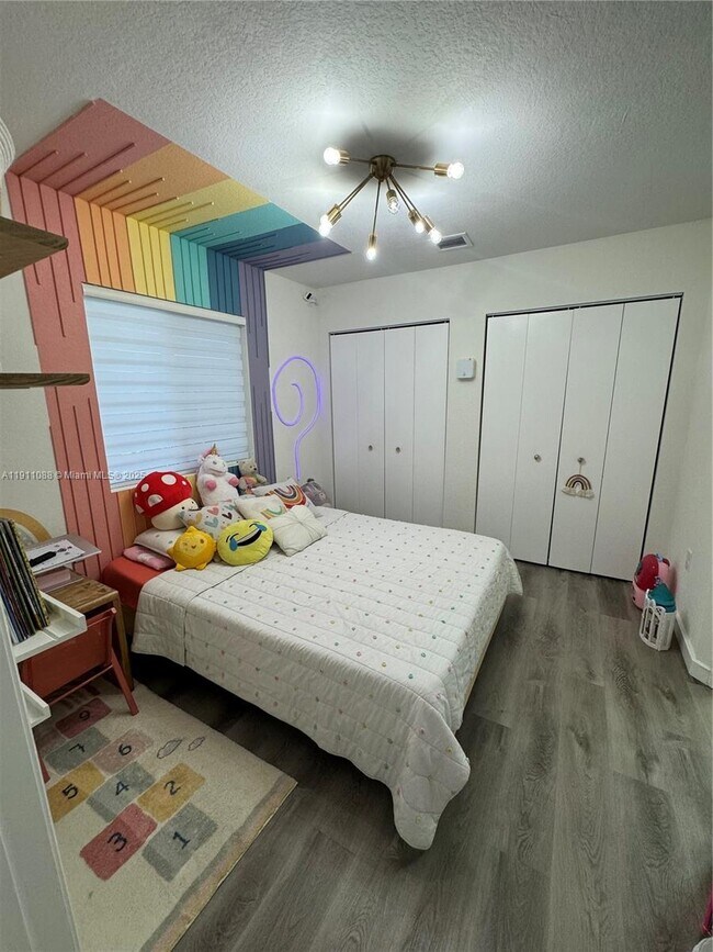 Building Photo - 167 SW 6th Ln