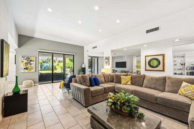 Building Photo - 1411 Via Isla