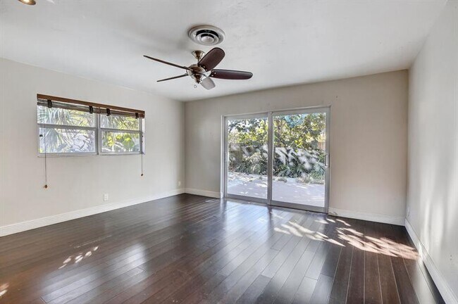 Building Photo - 2740 NE 34th St