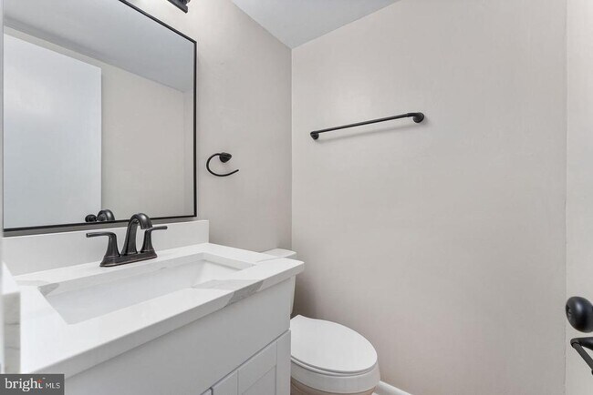 Building Photo - 14843 Emberdale Dr