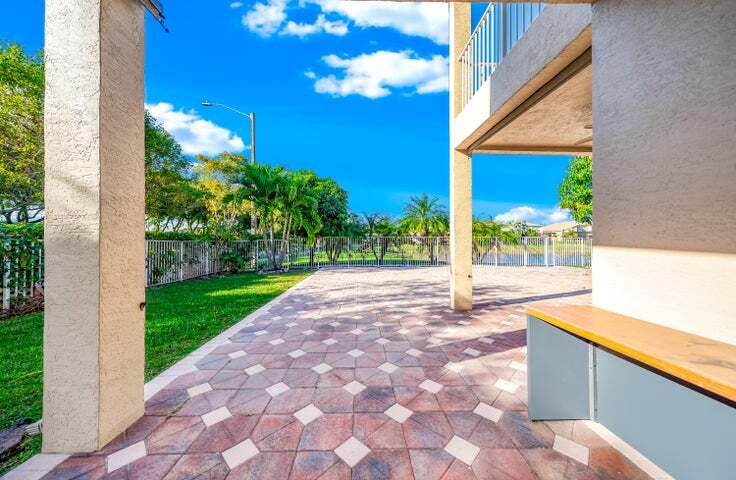 Building Photo - 2324 Simonson Dr