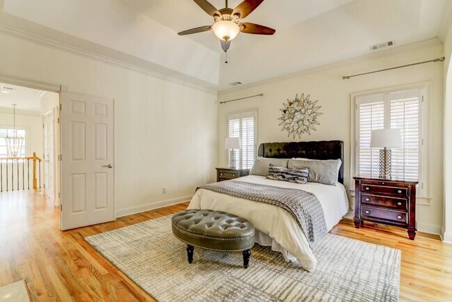 Building Photo - 704 Longleaf Dr NE