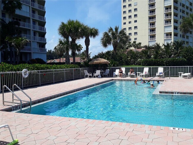 Building Photo - 3880 N Hwy A1A