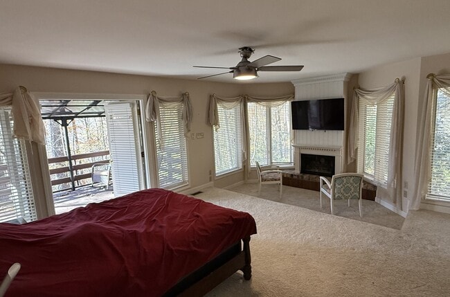 Building Photo - 833 Williamsburg Dr