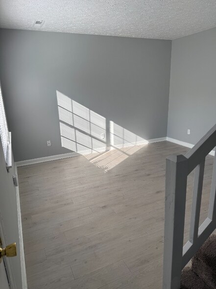 Building Photo - 15 Ferguson Dr