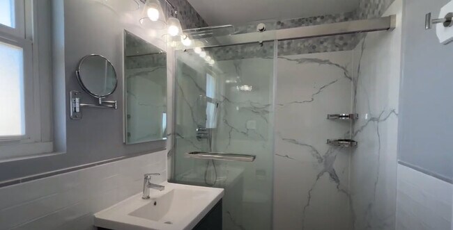 Building Photo - 331 Campbell Ave