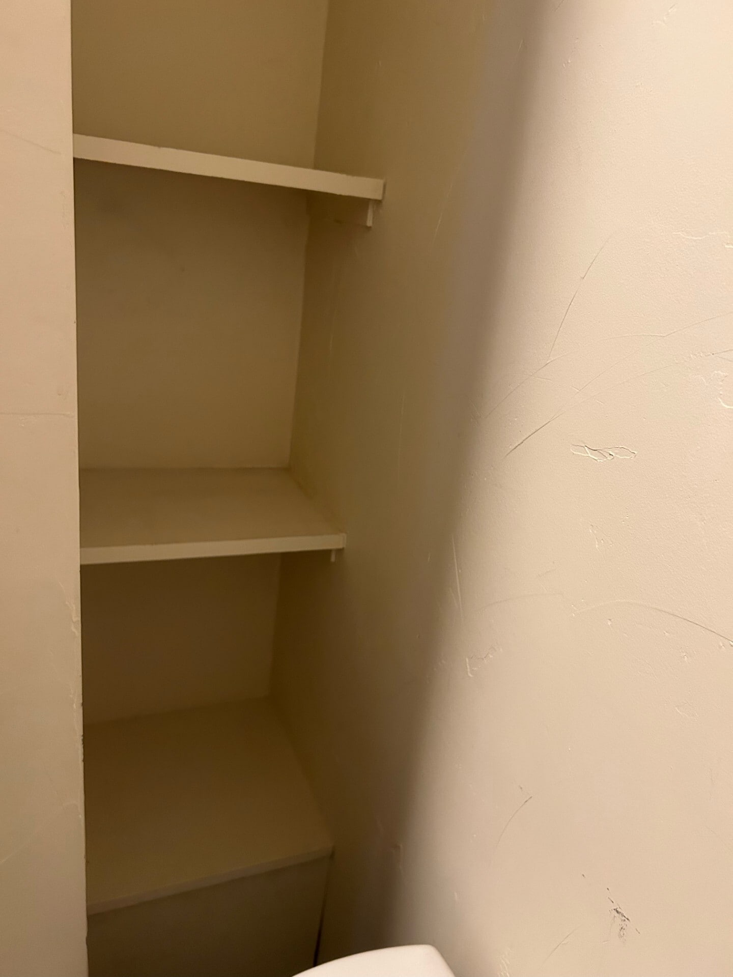 Bath Closet - 838 W 4th St