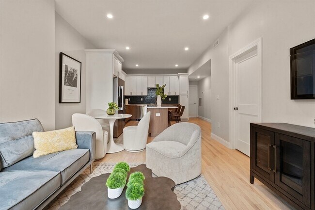 Building Photo - 587 E Broadway