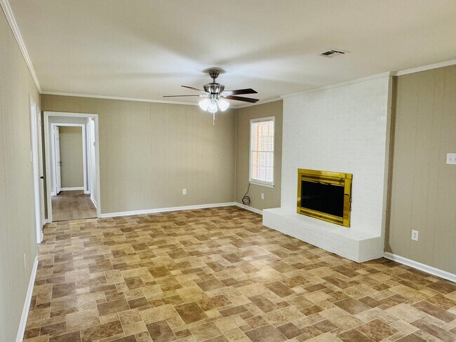 Building Photo - Room to Roam, Comfort to Stay — This Updat...