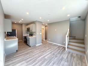 Building Photo - 176 Smith Ave