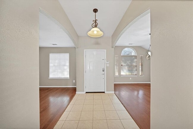 Building Photo - 18326 Cobblestone Dr