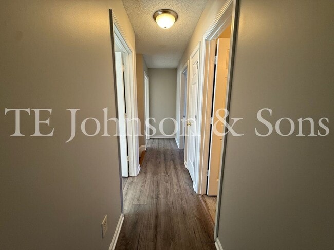 Building Photo - Spacious 4 Bedroom Home with Modern Comforts in Kernersville