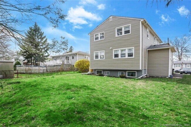 Building Photo - 116 Medford St