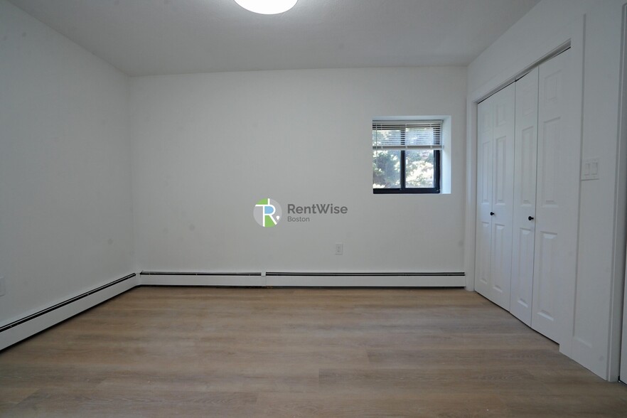 Building Photo - 741 E 6th St