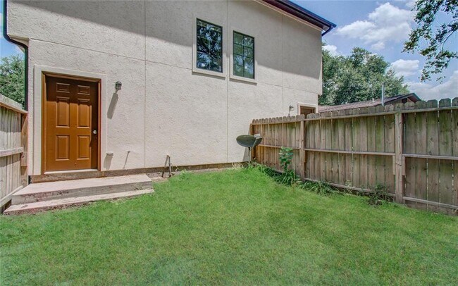 Building Photo - 1718 Roxella St