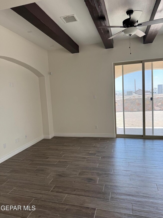 Building Photo - 229 Farnborough St