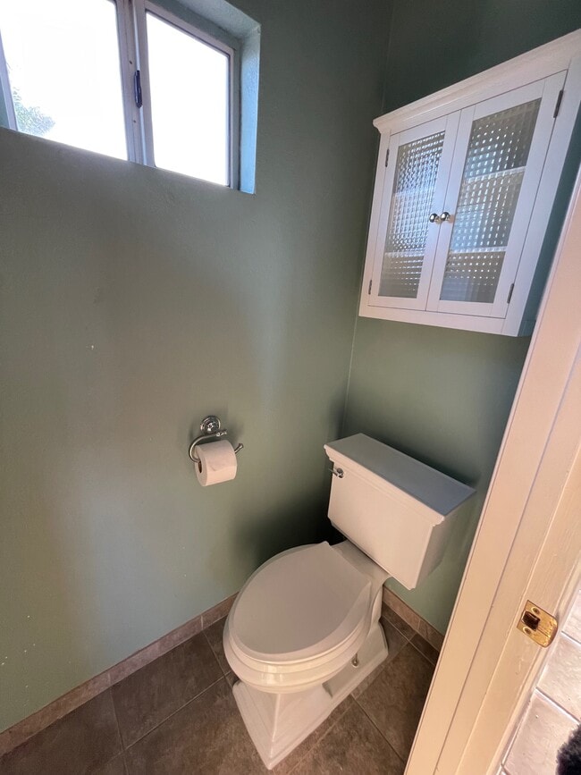 Half bath - 1346 Dorcas St