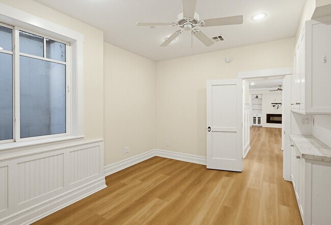 Building Photo - 464 C Ave