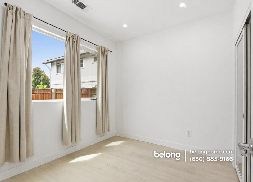 Building Photo - 1395 Vine St