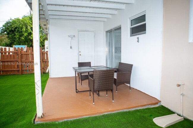 Building Photo - 200 SW 11th St