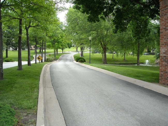 Building Photo - Glendale at the Mansion Apartments