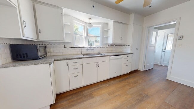 Building Photo - 1481 N Adoline Ave
