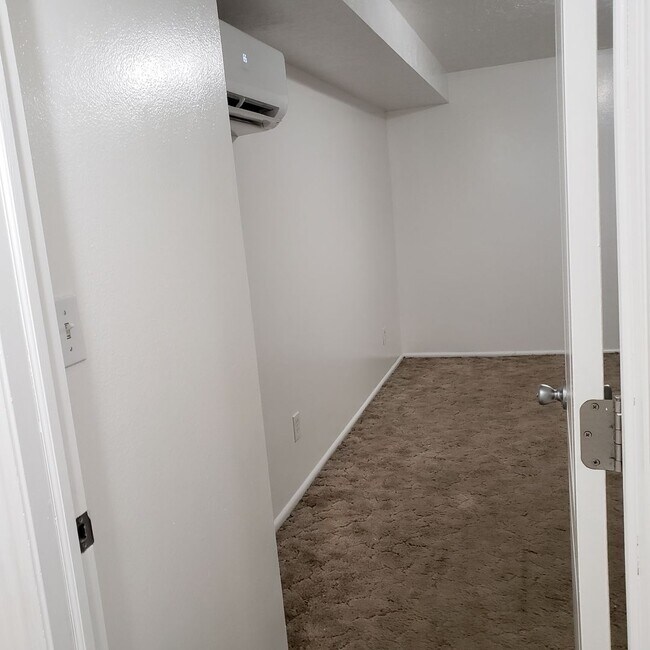 Building Photo - 1B/1B Pet Friendly Apartment South of BYU