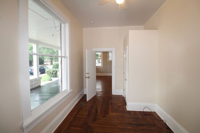 Building Photo - 205 Newman Ave