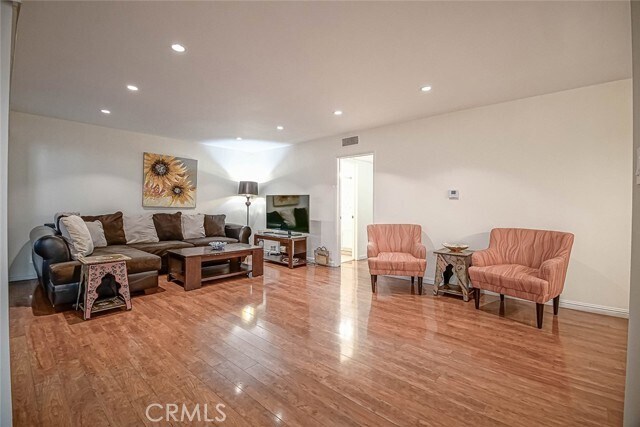 Building Photo - 4950 Louise Ave