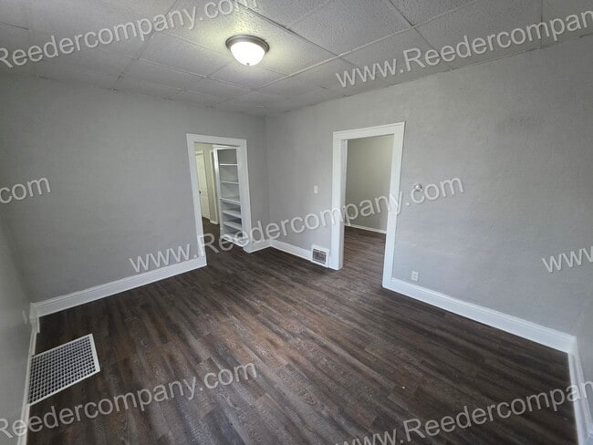 Building Photo - 3 bedroom 1 bathroom house in East Chicago