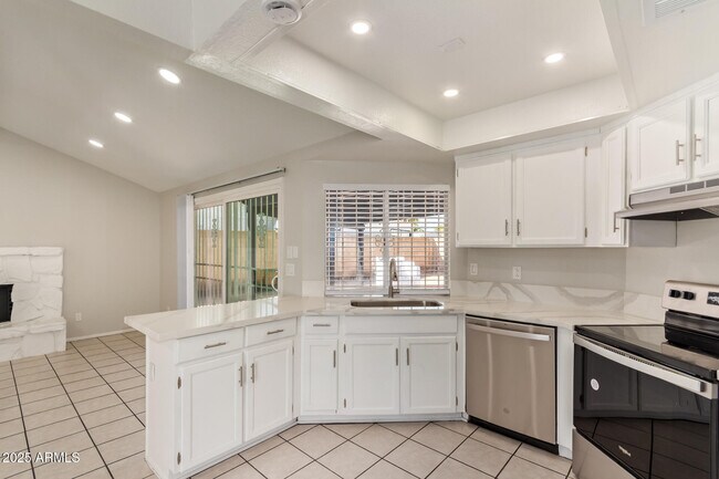 Building Photo - 1754 E Alta Vista Rd