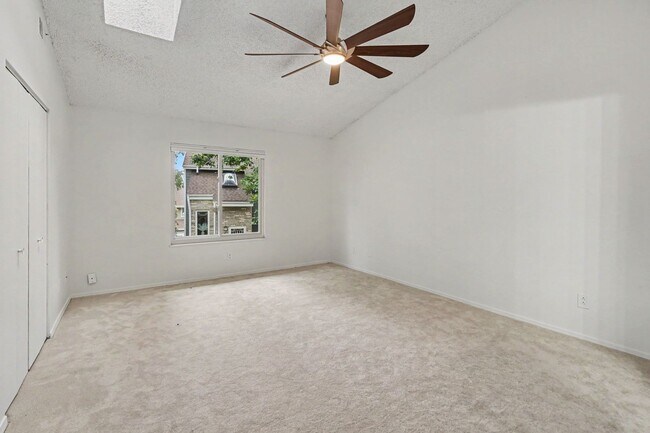 Building Photo - Spacious 2 Bed 2.5 Bath with a finished basement in the heart of Bear Creek