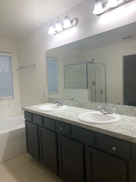 Building Photo - 2744 Stanwood Dr