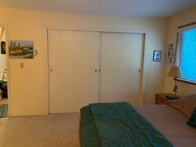 Building Photo - 2 Bedroom 2 bath Mountain Chalet close to ...