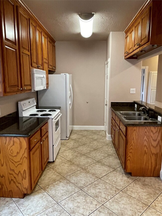 Building Photo - 1018 S Booth Ln