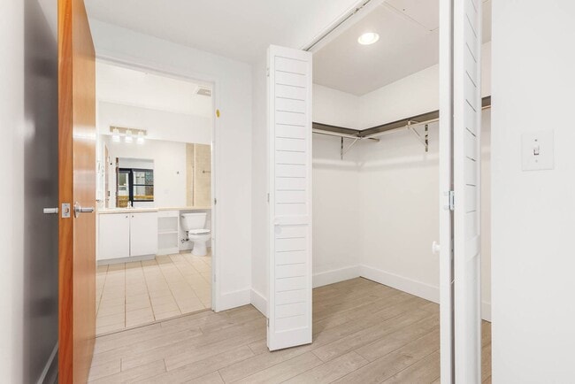 Building Photo - 615 E Pike St