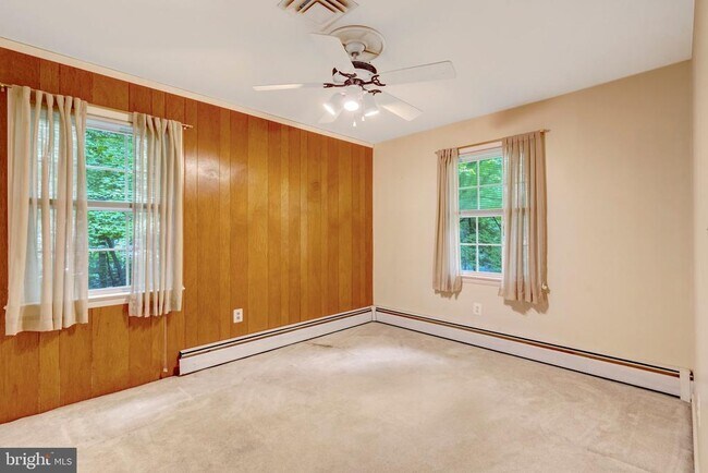 Building Photo - 5315 Summit Dr