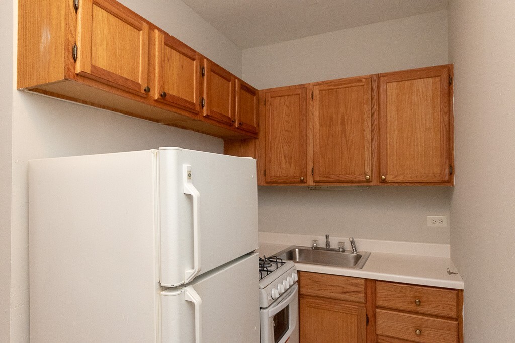 Building Photo - 516 W Melrose St