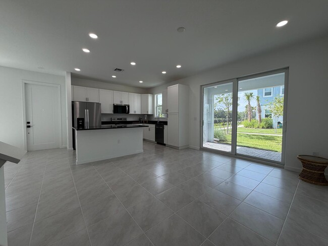 Building Photo - 4402 Longwood Lake Sq