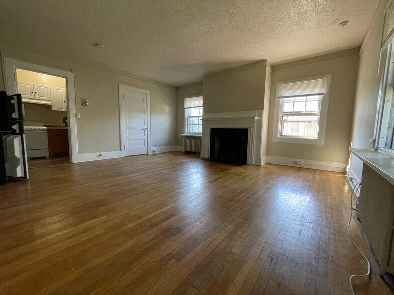 Primary Photo - 570 Prospect St