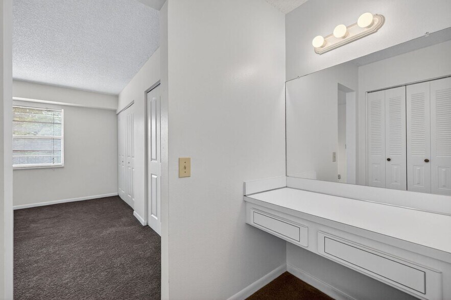 Building Photo - 3100 W Rolling Hills Cir