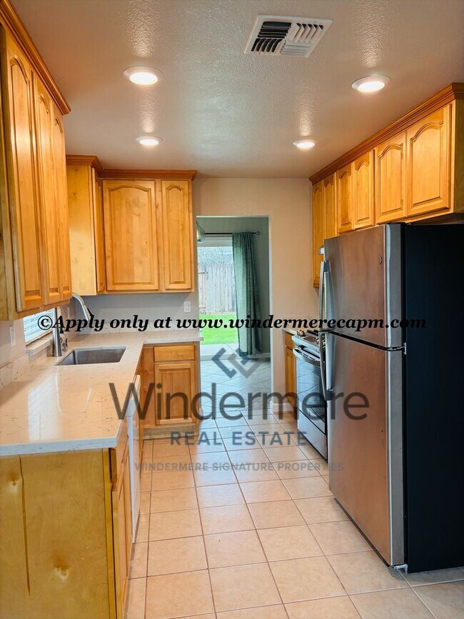 Building Photo - Coming Soon! Charming 3-bed, 2-bath Gem in East Del Paso Heights- Your Perfect Home Awaits!