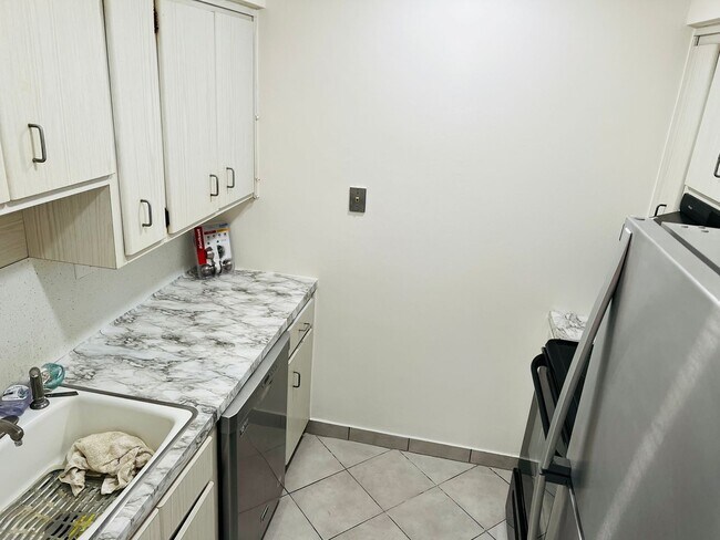 Building Photo - 371 SW 8th St