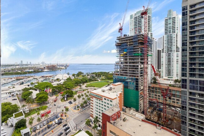 Building Photo - 398 NE 5th St