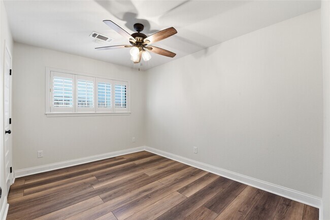 Building Photo - 2606 Parana Dr