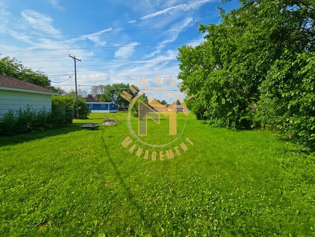 Building Photo - 1212 E Sylvan Ave