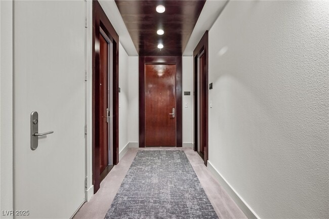 Building Photo - 4525 Dean Martin Dr