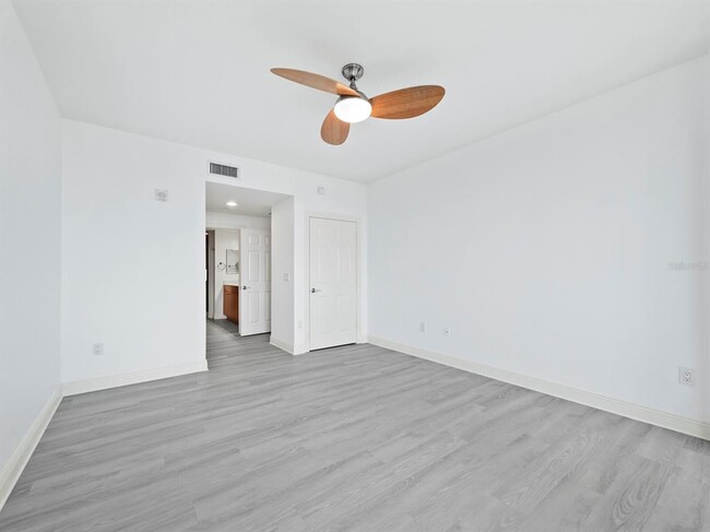Building Photo - 800 N Tamiami Trl
