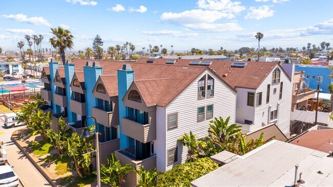 Building Photo - 731 Seacoast Dr