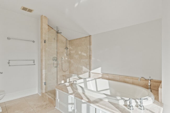 Building Photo - 1435 Newport Way